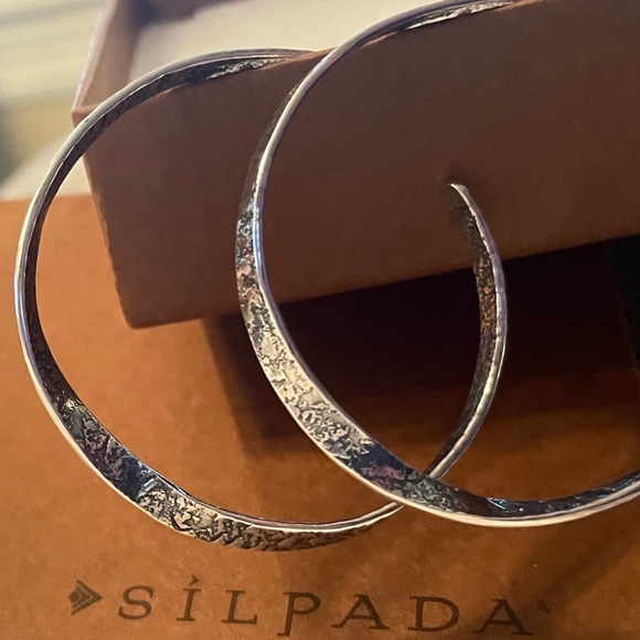 Silpada ‘TWIST OF FATE’ Sterling Silver Hoop Earrings on Posts P1731 - Picture 12 of 15
